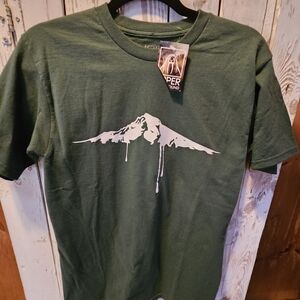Green Mountain Graphic Tee